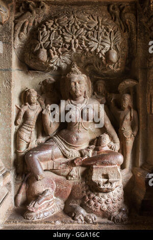 Dans les grottes d'Ellora sculpture près de Aurangabad, l'état de Maharashtra en Inde Banque D'Images