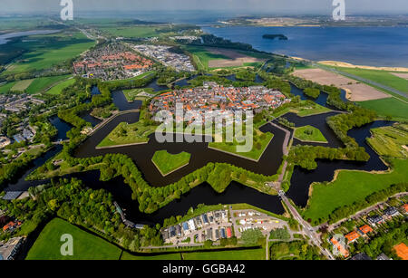 Vue aérienne, Bastion Oud Molen, Naarden, forteresse d'acquisition de Naarden avec maison de ville et l'Église, Grande Église ou église Saint-vitus Banque D'Images