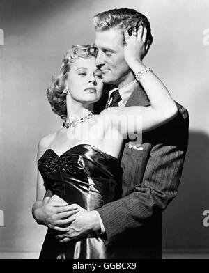 CHAMPION USA 1949 Mark Robson Grace (MARILYN MAXWELL) und Midge (Kirk Douglas) Régie : Mark Robson Banque D'Images