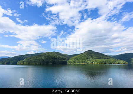 Photo du lac vidraru à Fagaras Mountains, Roumanie Banque D'Images