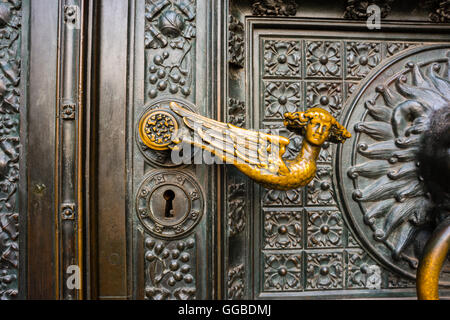 Doorhandle, la cathédrale de Cologne Banque D'Images