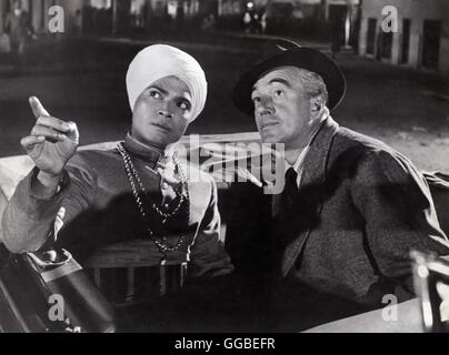 BUONGIORNO, ELEFANTE ! Italien Gianni Franciolini 1952 Scène avec SABU (Sultan de Nagore) et Vittorio de Sica (Carlo Caretti) Régie : Gianni Franciolini Banque D'Images