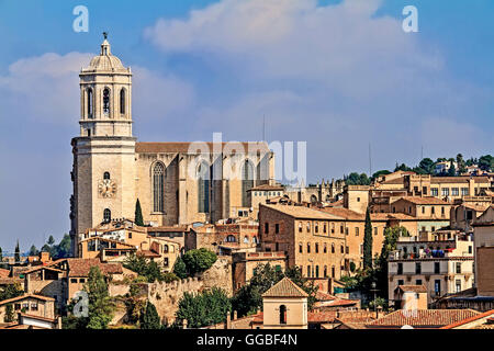 Vue de la cathédrale de Gérone à partir de murs d'Espagne Banque D'Images