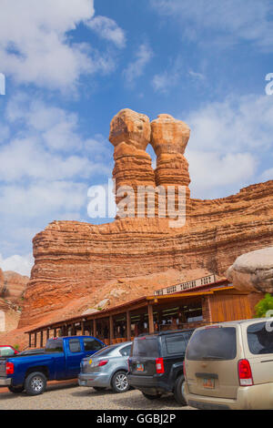 Twin Rocks Bluff Utah tradiing et post rock formation Banque D'Images