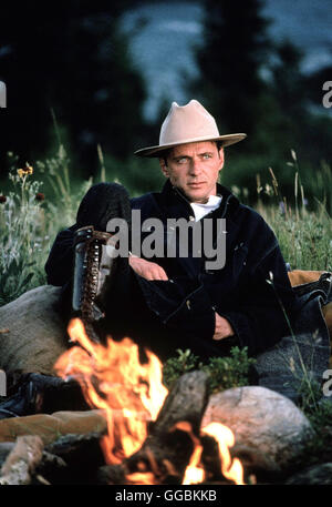 LEGENDEN DER LEIDENSCHAFT / Légendes d'automne USA 1994 / Edward Zwick Der Guinée Kavallerie-Offizier Le Colonel Ludlow lebt mit seinen Söhnen senneur und drei Frau in der Wildnis Montanas. Dann verlässt ihn seine Gattin, um den Winter in der Stadt und kehrt zu verbringen nicht mehr zurück. Alfred (AIDAN QUINN), der älteste Sohn, strebt nach einer Karriere dans Politik und Wirtschaft, während der junge Heißsporn sich ständig Samuel für neue Ideen begeistert. Mittlere der Sohn Tristan steht dem Colonel besonders nah. Lieben die Natur und Beide hegen grosse Sympathien für die Indianer... Régie : Banque D'Images