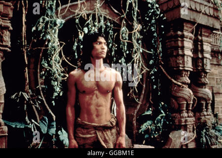 DAS DSCHUNGELBUCH / Jungle Book USA 1994 / Stephen Sommers der von Wölfen Mowgli (aufgezogene JASON SCOTT LEE) ist erwachsen geworden. Eines Tages trifft er Kitty wieder, die er schon als genre kennen gelernt hat. Mit ihrer Hilfe lernt er die Sprache der Menschen und kehrt zurück in die Zivisilation. Der englische Offizier Boone se mit Hilfe Mowglis an einen Schatz kommen, der in einer versunkenen Dschungelstadt liegen soll... Regie : Stephen Sommers aka. Le Livre de la jungle Banque D'Images