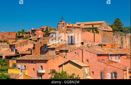 Le village de Roussillon en Provence, France Banque D'Images