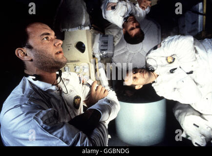 APOLLO 13 Apollo 13 / USA 1995 / Ron Howard Am 10. Avril 1970 starten die Astronauten Jim Lovell, Jack Swigert Bill Paxton und mit der 'Apollo 13' zu einer Mondmission. Drei Tage später explodiert der Sauerstofftank. Die Raumkapsel lässt sich nicht mehr steuern. Für die weisheit Astronauten das : 'Houston, Wir haben ein Problem..." - Tom Hanks (Jim Lovell, FRED HAISE (Bill Paxton) und Kevin Bacon (Jack Swigert) in der Schwerelosigkeit. Regie : Ron Howard aka. Apollo 13 Banque D'Images