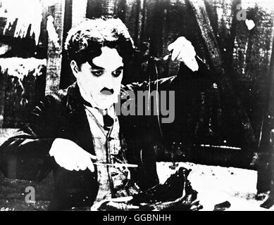 GOLDRAUSCH / La ruée vers l'or USA 1924 / Charles Chaplin macht erfinderisch Bild : Non - CHARLIE CHAPLIN Tramp als in einer berühmten Filmszene. Regie : Charles Chaplin alias. La ruée vers l'or Banque D'Images