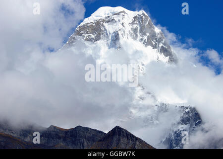 Vue sur Kusom Khangkaru Charpata ( montagne sacrée) - sur la route Tangnag-Hinku valey Banque D'Images