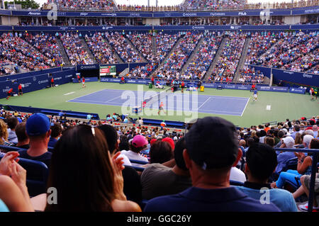 Les amateurs de tennis en regardant les hommes jouent à la Coupe Rogers 2016 Aviva le qt Centre à Toronto. Banque D'Images