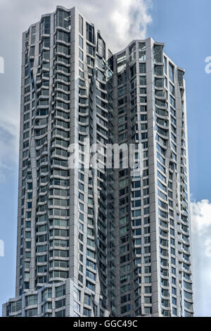 Frank Gehry's Beekman Tower contenant des appartements de luxe dans la ville de New York, New York. Banque D'Images