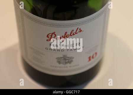 La bouteille et l'étiquette des vins Penfolds, Barossa Valley, Australie Banque D'Images