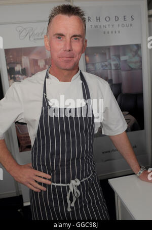 Gary Rhodes photographiée au goût des aliments et boissons Londres Festival at Regents Park à Londres. 19 juin 2009. Banque D'Images