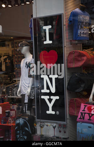 J'aime New York poster, magasin de souvenirs, de Times Square, New YorkCity. Banque D'Images