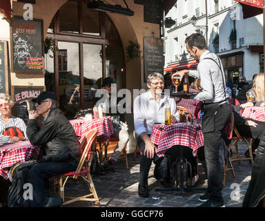 Cafe la vie à Paris à Montmartre Banque D'Images