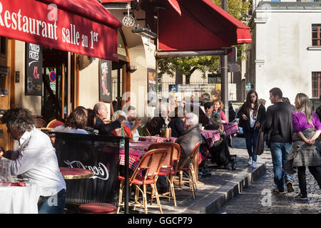Cafe la vie à Paris à Montmartre Banque D'Images
