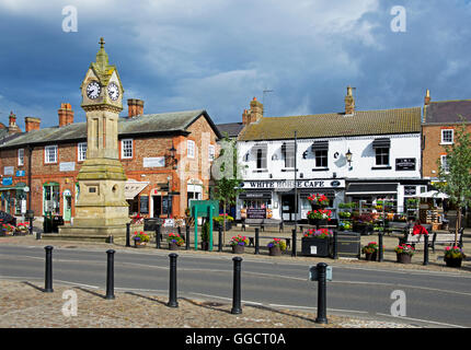 La Place du marché de Thirsk, North Yorkshire, England UK Banque D'Images