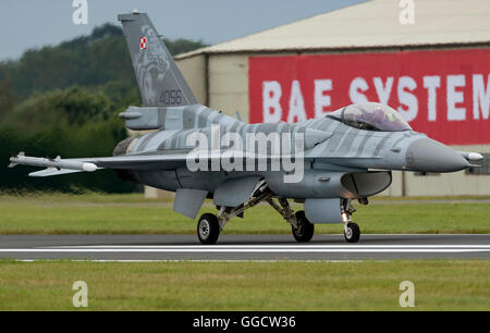 F-16 Fighting Falcon 'Tiger' de l'équipe de démonstration de l'Armée de l'Air polonaise au Royal International Air Tattoo 2016 Banque D'Images