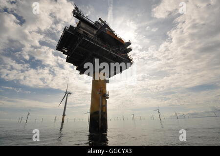 L'une des deux sous-stations à l'Sheringham Shoal ferme éolienne off-shore au large de la côte nord du comté de Norfolk. UK Banque D'Images