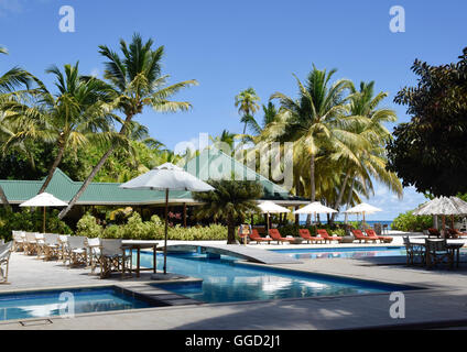 Géographie / billet, les Seychelles, l'Île Amirante, Desroches Island, hotel, hôtel, piscine, palm, Additional-Rights Clearance-Info-Not-Available- Banque D'Images