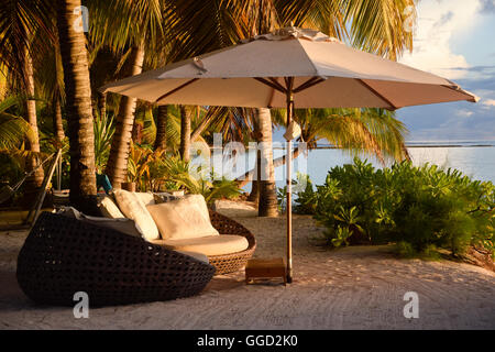 Géographie / billet, les Seychelles, l'Île Amirante, Desroches Island, hotel, hôtel, mer, palm, coin salon, parasol, Additional-Rights Clearance-Info-plage,-Not-Available Banque D'Images