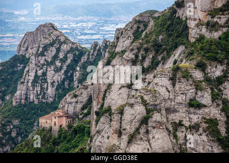 La Sainte Grotte de Montserrat près de Santa Maria de Montserrat Montserrat Abbey en montagne, Espagne Banque D'Images