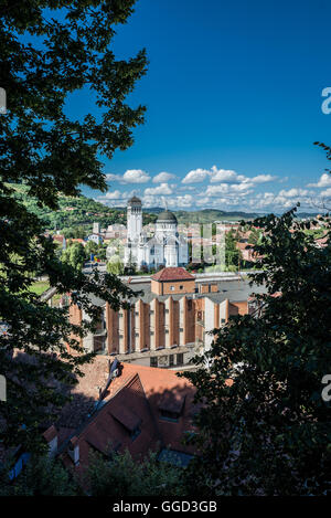 L'église Holy Trinity Orthodoxe Roumaine - vue de la colline du centre historique de la ville de Sighisoara, région de Transylvanie en Roumanie Banque D'Images