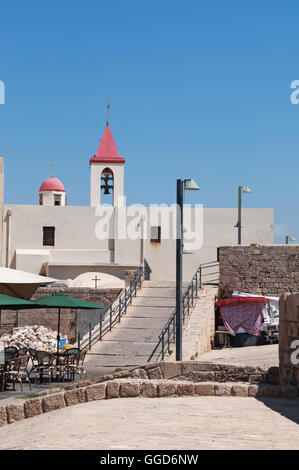 Israël, Acre : le clocher de l'église Saint Jean Baptiste (Saint John's Church), l'église paroissiale de la communauté catholique de rite romain ou Latin Banque D'Images