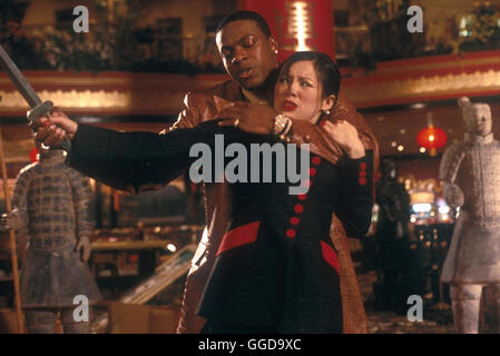 RUSH HOUR 2 Rush Hour 2 USA / 2001 / Brett Ratner Inspecteur en chef Lee von der Police de Hong-Kong und LAPD Detective James Carter (Chris Tucker) à Hong Kong wollen ihren verdienten Urlaub machen. Carter ist mit einem chinesischen und Wörterbuch bewaffnet va dans der exotischen idylle complète machen. Zollbeamte als zwei amerikanische ermordet, bekommt werden zu den Lee Automne. Trotz charretiers proteste stecken die zwei bald im dicksten Schlamassel. Die Spur führt zum Triadenboss Ricky Tan und der setzt seine Geheimwaffe Hu Li (Zhang Ziyi) auf die flics un... Regie : Brett Ratner aka. Rush Banque D'Images