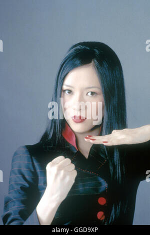 RUSH HOUR 2 Rush Hour 2 USA / 2001 / Brett Ratner Inspecteur en chef Lee von der Police de Hong-Kong und LAPD Detective James Carter à Hong Kong wollen ihren verdienten Urlaub machen. Carter ist mit einem chinesischen und Wörterbuch bewaffnet va dans der exotischen idylle complète machen. Zollbeamte als zwei amerikanische ermordet, bekommt werden zu den Lee Automne. Trotz charretiers proteste stecken die zwei bald im dicksten Schlamassel. Die Spur führt zum Triadenboss Ricky Tan und der setzt seine Geheimwaffe Hu Li (Zhang Ziyi) auf die flics un... Regie : Brett Ratner aka. Rush Hour 2 Banque D'Images