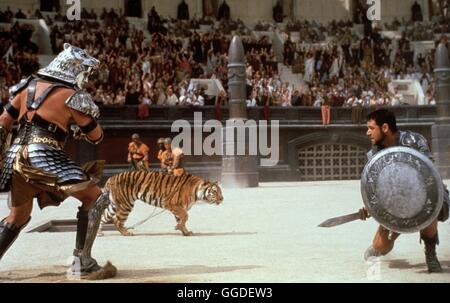 GLADIATOR / GLADIATOR UK/USA 2000 / Ridley Scott Kaiser Marc Aurèle défini den verdienten zu seinem Nachfolger Général Maximus. Doch sein Sohn Commodus eifersüchtiger vereitelt nach dem Tod seines Vaters dessen Pläne. Verstöößt er Maximus und dessen Familie und gibt den Befehl sie zu tööten. Maximus Doch kann entkommen und kehrt nach Jahren als Gladiator nach Rom zurück. Er hat nur ein Ziel vor Augen : den mord un senneur Familie zu rächen und den Herrscher Rom zu tööten. Filmszene Regie : Ridley Scott aka. GLADIATOR Banque D'Images