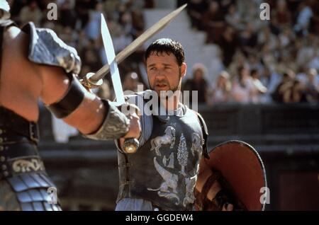 GLADIATOR / GLADIATOR UK/USA 2000 / Ridley Scott Kaiser Marc Aurèle défini den verdienten zu seinem Nachfolger Général Maximus. Doch sein Sohn Commodus eifersüchtiger vereitelt nach dem Tod seines Vaters dessen Pläne. Verstößt er und dessen Maximus Familie und gibt den Befehl sie zu töten. Maximus Doch kann entkommen und kehrt nach Jahren als Gladiator nach Rom zurück. Er hat nur ein Ziel vor Augen : den mord un senneur Familie zu rächen und den Herrscher Rom zu tÜten. RUSSEL CROWE Filmszene mit (Maximus) Régie : Ridley Scott aka. GLADIATOR Banque D'Images