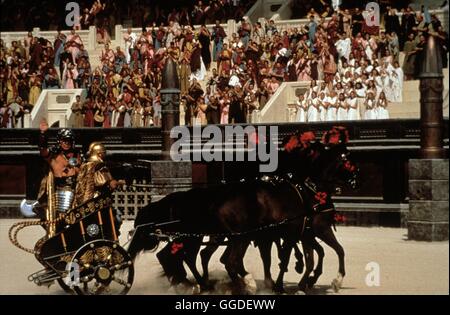 GLADIATOR / GLADIATOR UK/USA 2000 / Ridley Scott Kaiser Marc Aurèle défini den verdienten zu seinem Nachfolger Général Maximus. Doch sein Sohn Commodus eifersüchtiger vereitelt nach dem Tod seines Vaters dessen Pläne. Verstößt er und dessen Maximus Familie und gibt den Befehl sie zu töten. Maximus Doch kann entkommen und kehrt nach Jahren als Gladiator nach Rom zurück. Er hat nur ein Ziel vor Augen : den mord un senneur Familie zu rächen und den Herrscher Rom zu töten. Filmszene Regie : Ridley Scott aka. GLADIATOR Banque D'Images