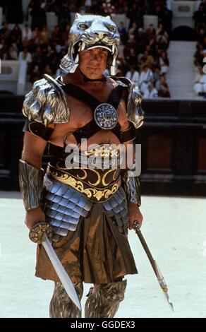 GLADIATOR / GLADIATOR UK/USA 2000 / Ridley Scott Kaiser Marc Aurèle défini den verdienten zu seinem Nachfolger Général Maximus. Doch sein Sohn Commodus eifersüchtiger vereitelt nach dem Tod seines Vaters dessen Pläne. Verstößt er und dessen Maximus Familie und gibt den Befehl sie zu töten. Maximus Doch kann entkommen und kehrt nach Jahren als Gladiator nach Rom zurück. Er hat nur ein Ziel vor Augen : den mord un senneur Familie zu rächen und den Herrscher Rom zu töten. Filmszene Regie : Ridley Scott aka. GLADIATOR Banque D'Images