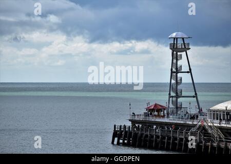 La jetée de Bournemouth et offre une vue sur la mer à Bournemouth, Royaume-Uni Banque D'Images