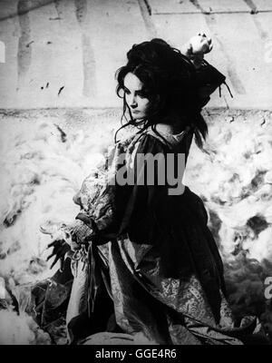 DER WIDERSPENSTIGEN ZÄHMUNG / La Bisbetica domata / The Taming of the Shrew Italien / USA / Literaturverfilmung 1967 Franco Zeffirelli nach William Shakespeare. Bild : ELIZABETH TAYLOR als Katharina, in einer Voir aus 'Der Widerspenstigen Zähmung", 1967. / Regie : Franco Zeffirelli aka. La Bisbetica domata / La Mégère Apprivoisée Banque D'Images