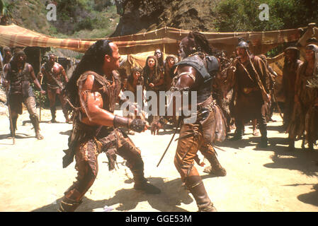 Le ROI SCORPION Le Roi Scorpion / USA 2002 / Chuck Russel Mathayus (DWAYNE 'THE ROCK' JOHNSON, Balthazar (Michael Clarke Duncan) Régie : Chuck Russel aka. Le Roi Scorpion Banque D'Images