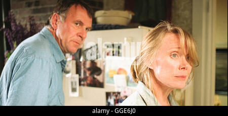 Dans la chambre à coucher dans la chambre à coucher / USA 2001 / Todd Field Matt Fowler (Tom Wilkinson), Ruth Fowler (SISSY SPACEK) Régie : Todd Field aka. Dans la chambre à coucher Banque D'Images