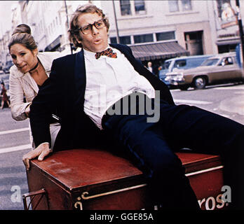 Est' A ÉTÉ, DOC ? / What's Up, Doc ? USA 1972 / Peter Bogdanovich Barbra Streisand (Judy Maxwell) et Ryan O'NEAL (Howard Bannister). Regie : Peter Bogdanovich aka. What's Up, Doc ? Banque D'Images