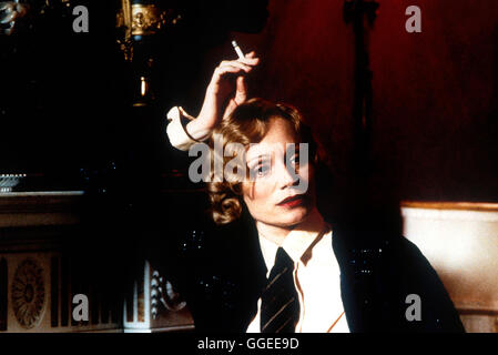 GOSFORD PARK / Gosford Park GB/D/USA 2001 / Robert Altman Lady Sylvia McCordle (Kristin Scott Thomas) Régie : Robert Altman aka. Gosford Park Banque D'Images