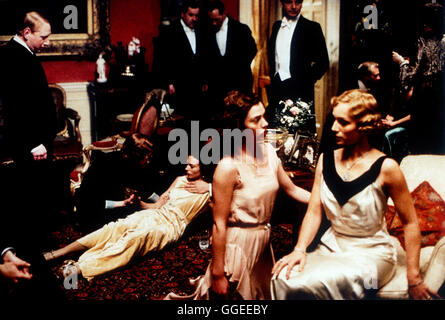 GOSFORD PARK / Gosford Park GB/D/USA 2001 / Robert Altman Voir mit Lady Sylvia McCordle (Kristin Scott Thomas) Régie : Robert Altman aka. Gosford Park Banque D'Images