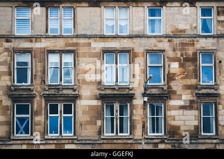 Glasgow tenement appartements avec sautoir drapeau. Banque D'Images