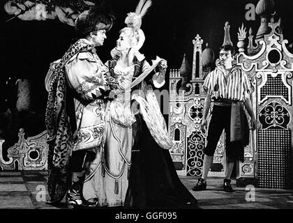 LES FÊTES GALANTES / Les fetes Galantes Frankreich/Rumänien 1965 / René Clair JEAN RICHARD (Prince de Beaulieu), MARIE DUBOIS (l'actrice), JEAN-PIERRE CASSEL (Jolicoeur) Regie : René Clair aka. Les Fêtes galantes Banque D'Images