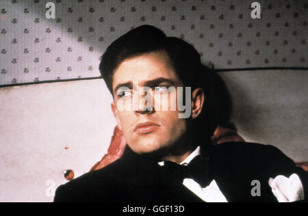 GELIEBT BIS IN DEN TOD / Danse avec un étranger GO 1985 / Mike Newell Voir mit Rupert Everett (David Blakeley). Regie : Mike Newell aka. Danser avec un inconnu Banque D'Images