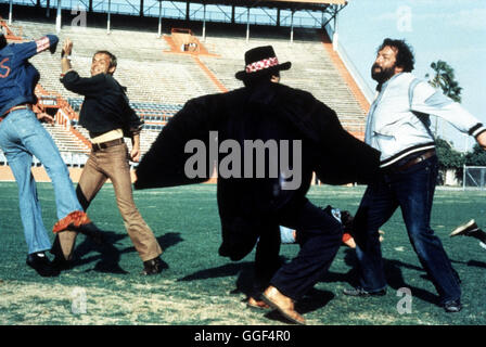 ZWEI RAND UND BAND / Appartements I Due Superpiedi quasi piatti Italien 1976 / Enzo Barboni Zwei Rand und Band appartements : TERENCE HILL (Matt Kirby) und Bud Spencer (Wilbur Walsh) dans Actionszene von. Regie : Enzo Barboni alias. I Due Superpiedi quasi piatti Banque D'Images