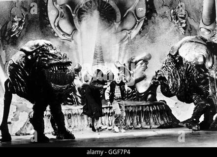 INVASION FROM MARS / Invaders from Mars USA 1986 / Tobe Hopper Voir mit David Gardner (HUNTER CARSON), Mme McKeltch (LOUISE FLETCHER) Régie : Tobe Hopper aka. Invaders from Mars Banque D'Images