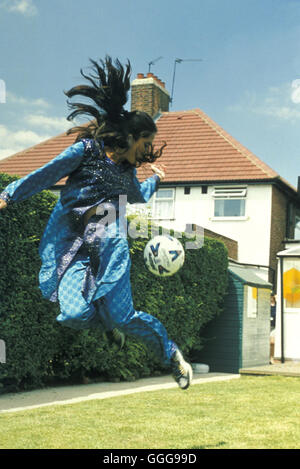 KICK IT LIKE BECKHAM / Kick it like Beckham GB/D 2002 / Gurinder Chadha Jess (PARMINDER NAGRA) K. Regie : Gurinder Chadha aka. Kick it like Beckham Banque D'Images