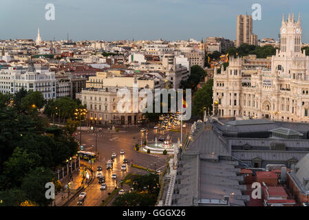 Palacio de Comunicaciones sur la Plaza de Cibeles, vue depuis le toit-terrasse de Círculo de Bellas Artes, Madrid, Espagne Banque D'Images