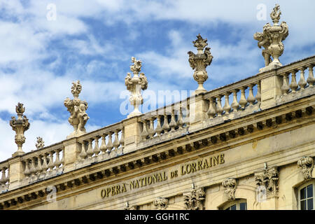 Les vieux bâtiments sur la rue de Nancy, France, ville médiévale Banque D'Images